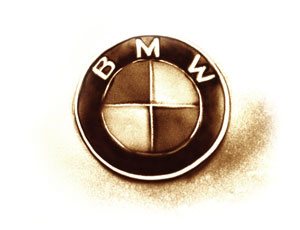 BMW Logo in Sand gemalt