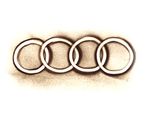 Audi Logo in Sand gemalt - Version 1