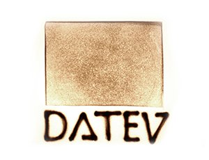 Datev Logo in Sand gemalt