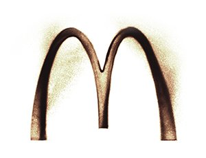 Mc Donald's Logo in Sand gemalt